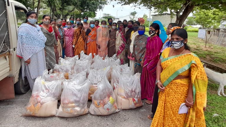 Belaku-programme-managers-along-with-gelathis-and-the-recepients-from-JK-doddi-and-Achalu-village